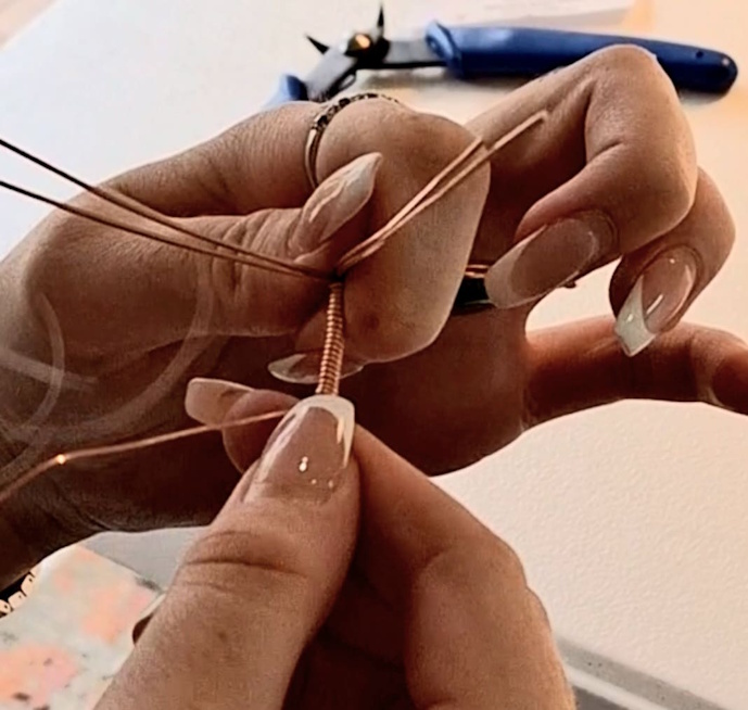 Create your own Wire Wrap Pendant - a Wander with the wire